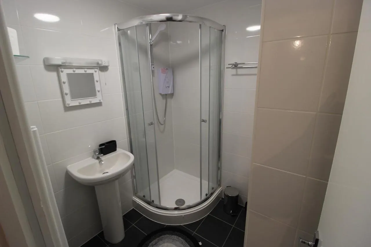 Modern Two Bedroom Apartment Ideally Located Bournemouth