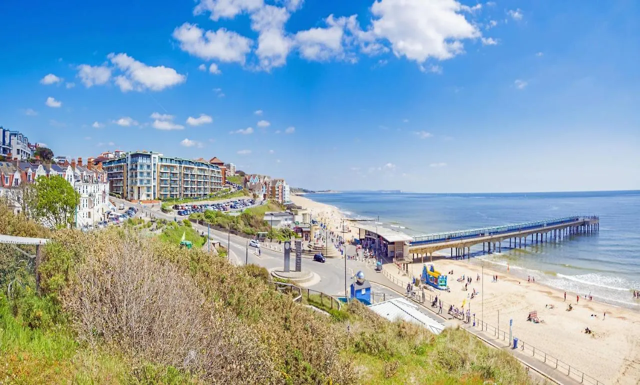 Modern Two Bedroom Apartment Ideally Located Bournemouth United Kingdom
